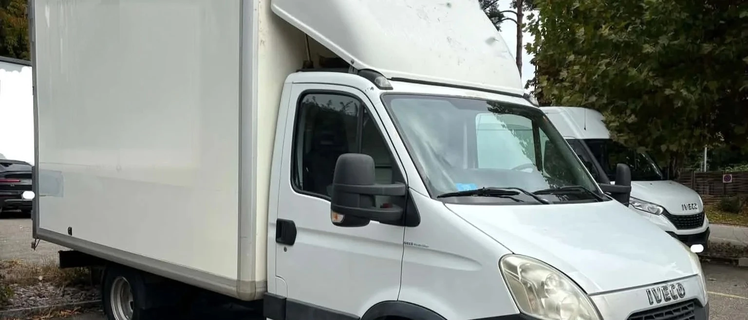Lieferwagen von VB flexi auf dem Parkplatz in Oberrohrdorf